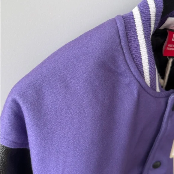 Mitchell & Ness Toronto Raptors Varsity - Picture 16 of 17